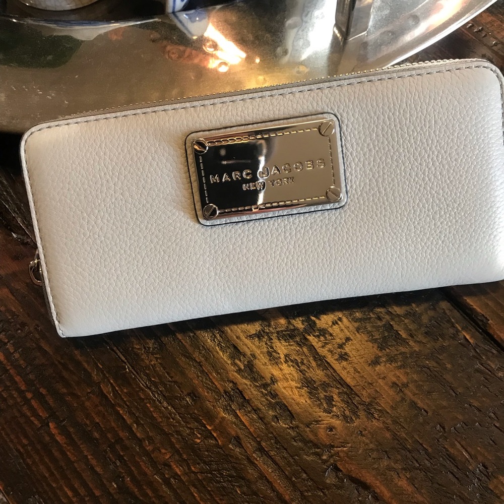 New Marc Jacobs Continental Leather Wallet, Ice - Picture 3 of 8